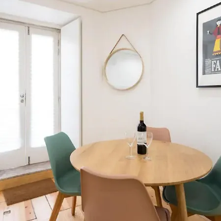 Comfortable In Bairro Alto By Lovelystay Lisboa