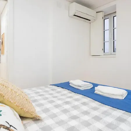 Comfortable In Bairro Alto By Lovelystay