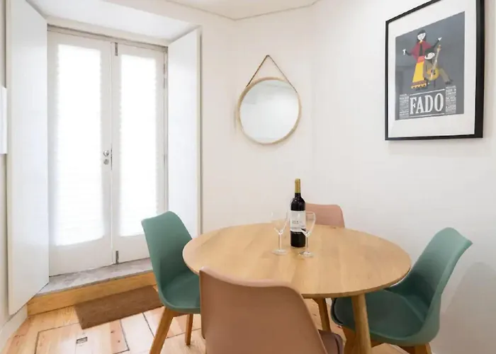 Comfortable In Bairro Alto By Lovelystay Lisboa