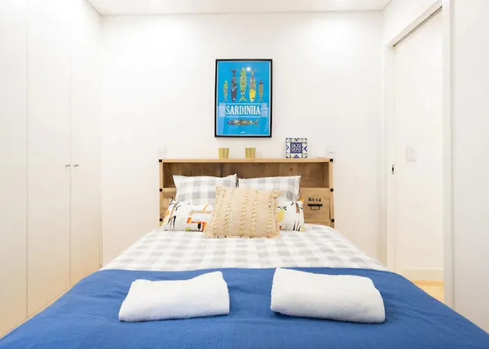 Comfortable In Bairro Alto By Lovelystay * ליסבון